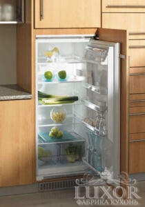 Дизайн кухни с холодильником – фото в интерьере