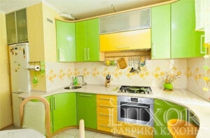 Зеленая кухня в интерьере с фото