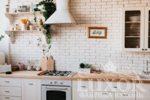 Дизайн кухни без верхних навесных шкафов с фото в интерьере